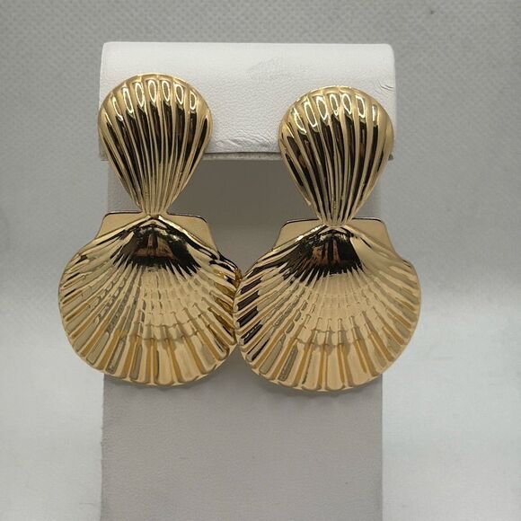 NWOT Double shell pendant earrings - Picture 1 of 3